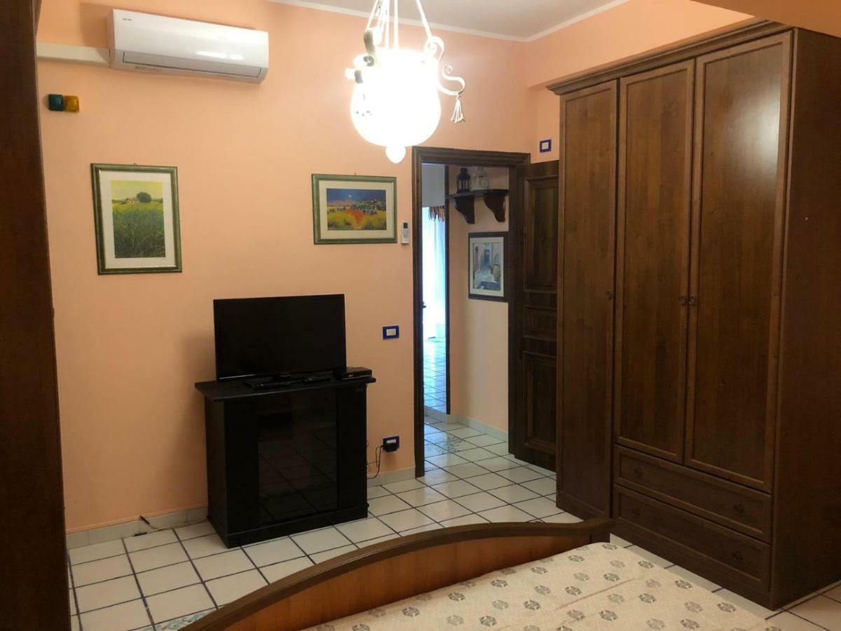 Chloe'S Apartment Acireale Exterior foto